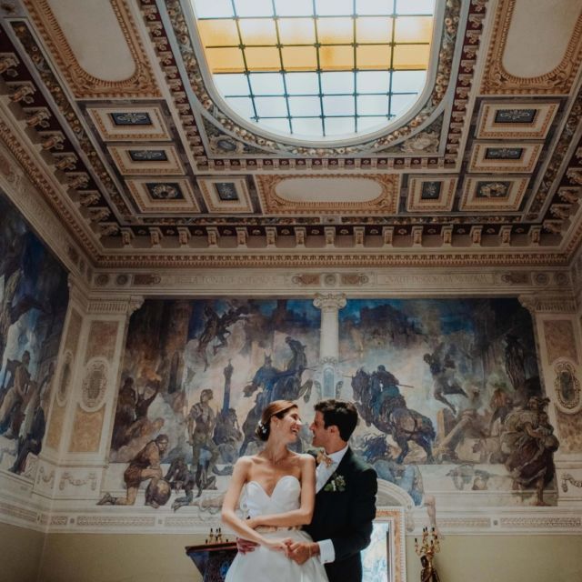 Sorrisi ed eleganza per questo matrimonio in due splendide ville a Como. C&N 💚
.
#lakecomowedding #villarizzoli #canzo #italianwedding #truelove #claudiacalaphotography #elegantwedding #elegantweddingstory
@atelier_la_sposa_belgioioso @silviarubinostudio @ceci.it @suitsupply @feelmore.videos @pier_pi_